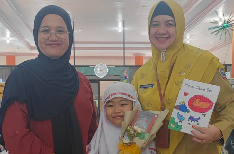 Bunga Pelajar SD Mujahidin Terbitkan Buku Mencari Rumah Baru