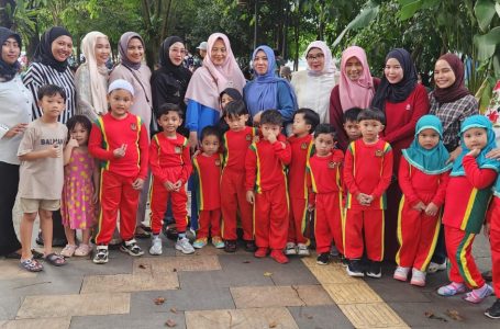 Berbagi Takjil Ala Anak TK Mujahidin Menanamkan Karakter Baik Sekaligus Beribadah Sejak Dini