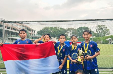 Perwakilan Pelajar SD Mujahidin Juara Turnamen Sepak Bola di Kuala Lumpur