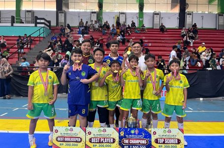 Tim Futsal SD Mujahidin Pontianak Raih Juara 1 Turnamen Al Mumtaz Cup