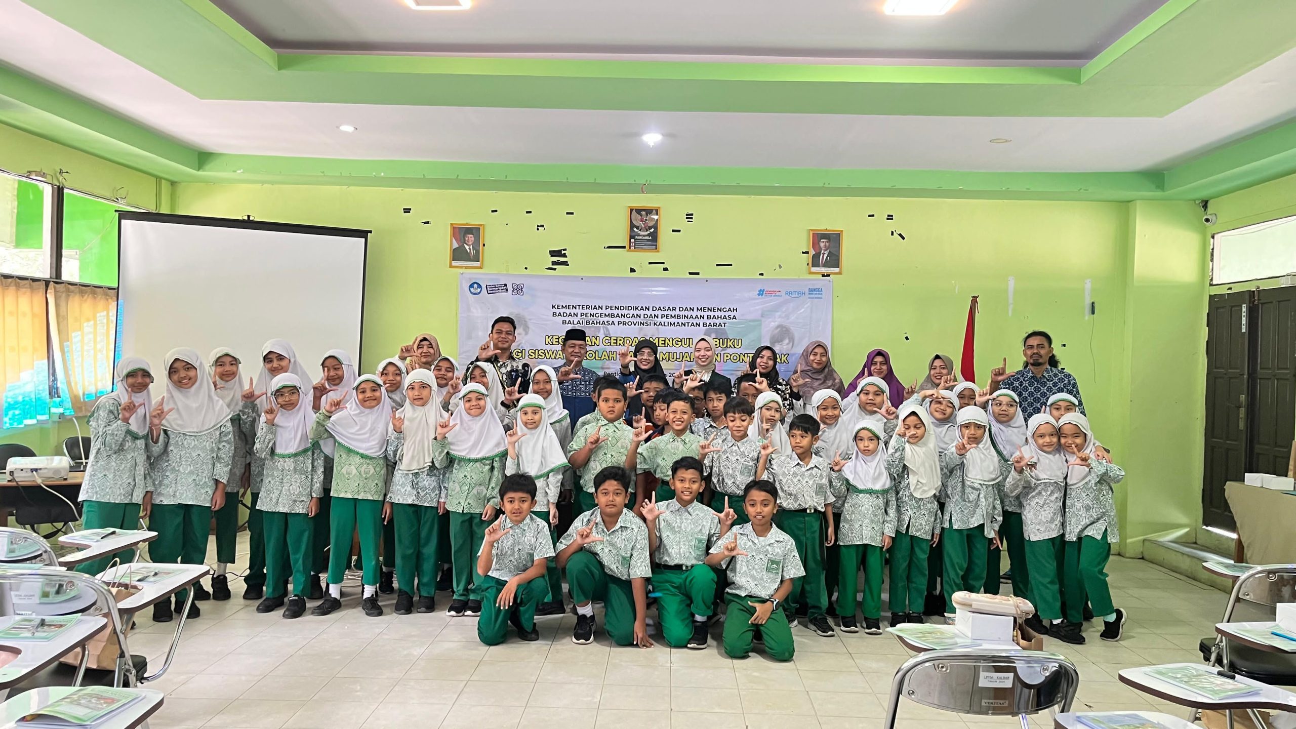 Balai Bahasa Ajak 40 Siswa SD Mujahidin Ikut Kegiatan Cerdas Mengulas Buku
